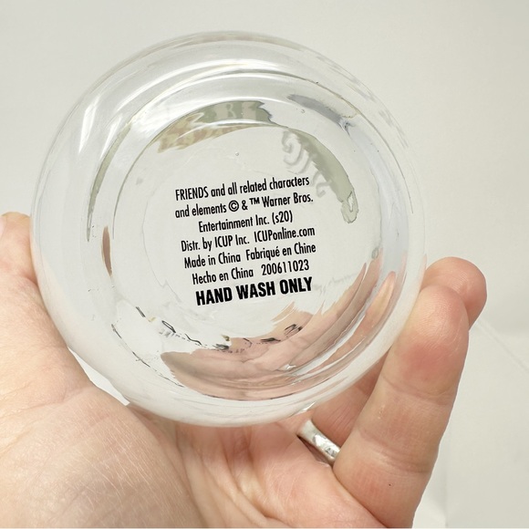 FRIENDS CENTRAL PERK WARNER BROS GLASS GOBLET - Picture 3 of 5